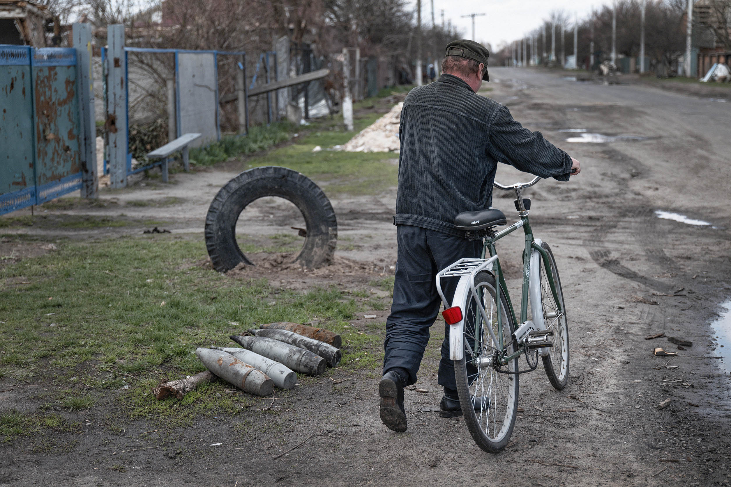 The danger of mines and live ordnance in Ukraine